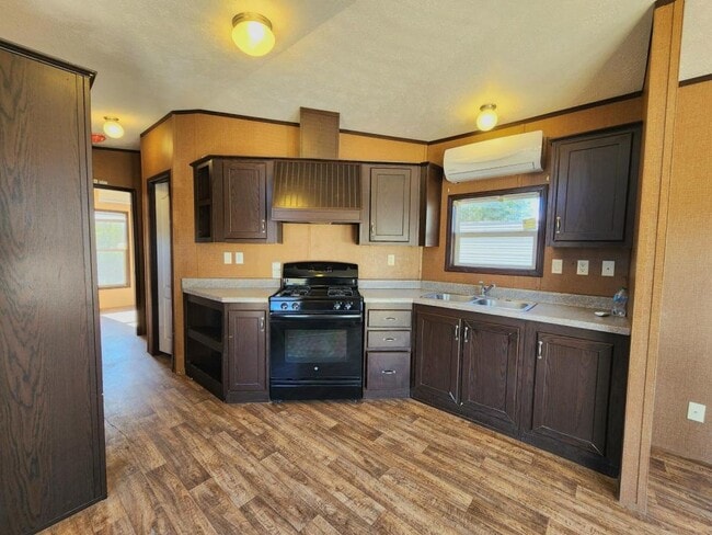 Photo - 140 Holy Temple St