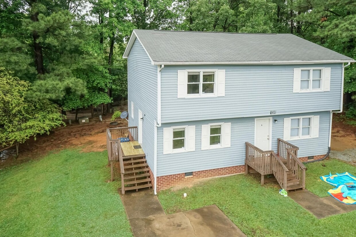Recently Upgraded 2 Bed/1.5 Bath Duplex - Recently Upgraded 2 Bed/1.5 Bath Duplex