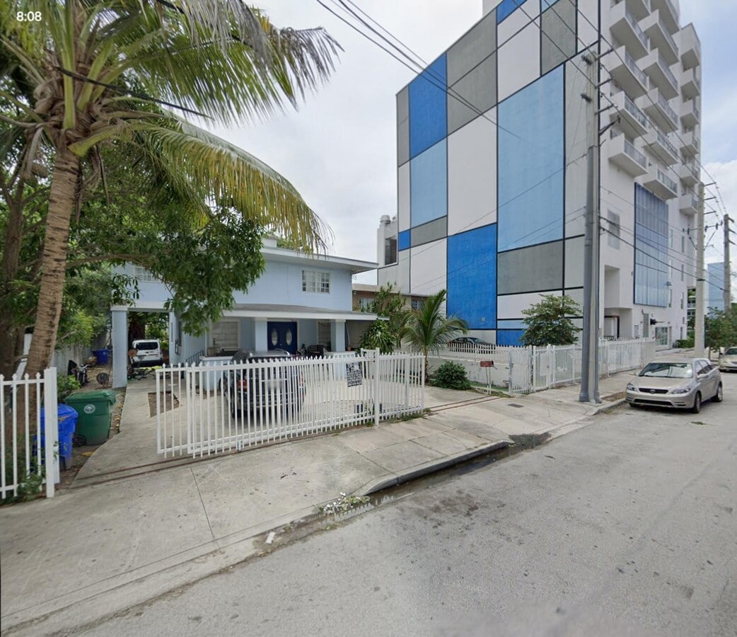 Photo - 652 NW 1st St
