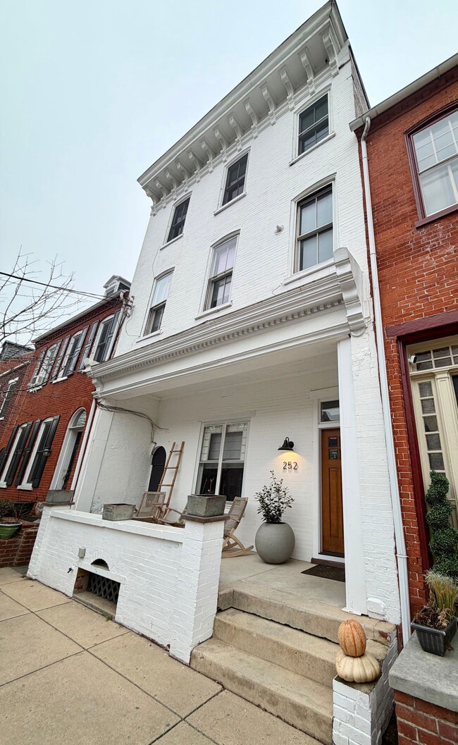 Photo - 252 N Mulberry St