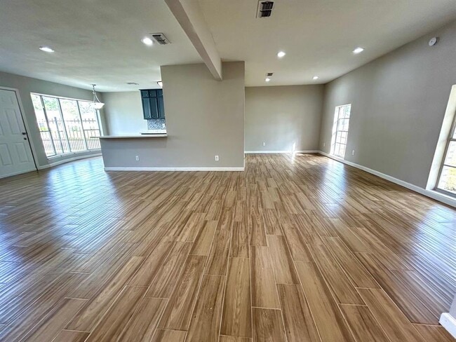 Photo - 5926 Darkwood Dr