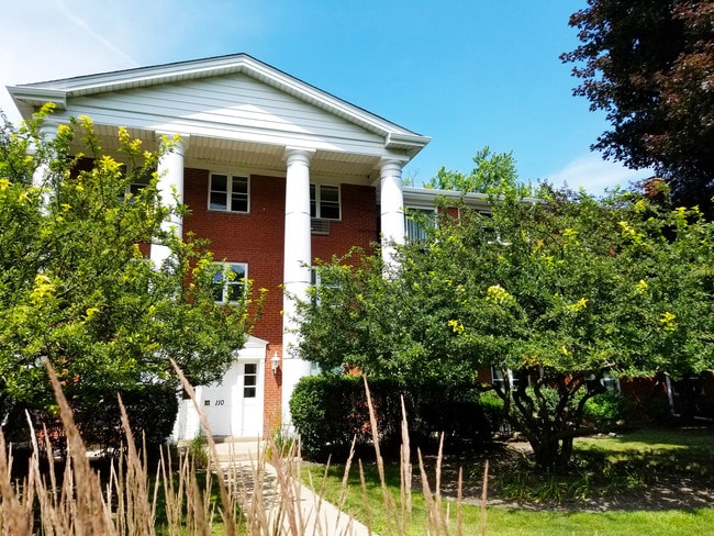 Building Exterior - 110 N Lincoln Ln Unit 2C