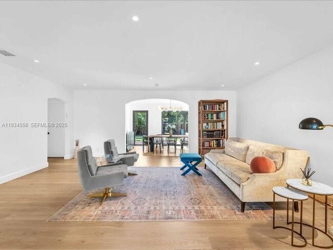 Photo - 920 W 47th Ct