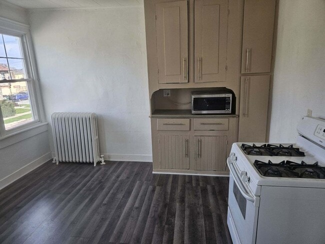 Building Photo - 1330 N 12th St Rental