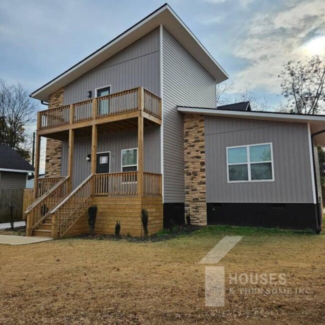 Building Photo - 205 Blackwood St