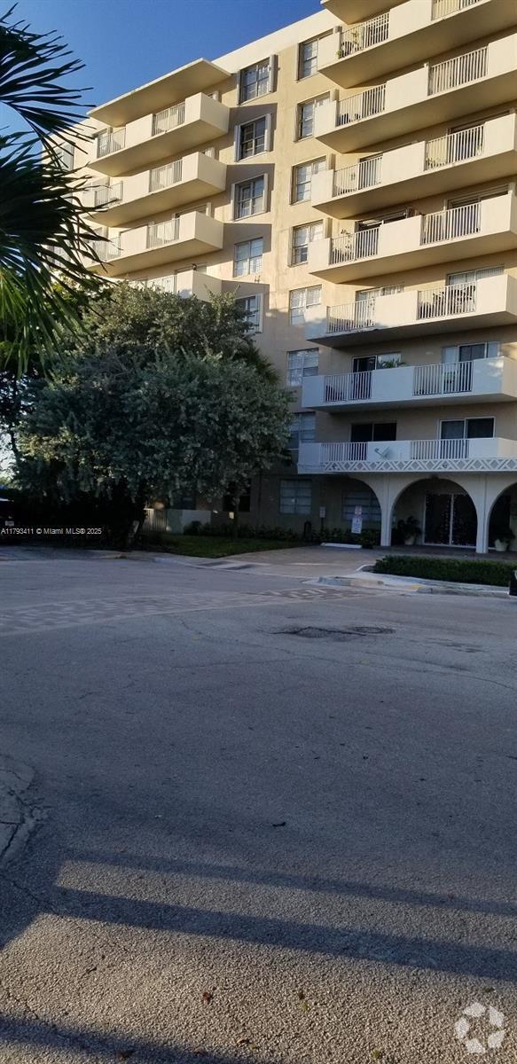 Building Photo - 1455 N Treasure Dr Unit 1K Rental