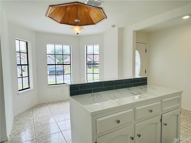 Photo - 12 Encino Dr