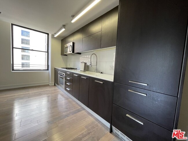 Photo - 727 W 7th St Unit 907