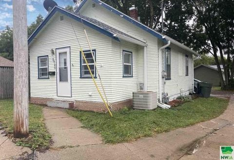 Photo - 3526 Claude ave