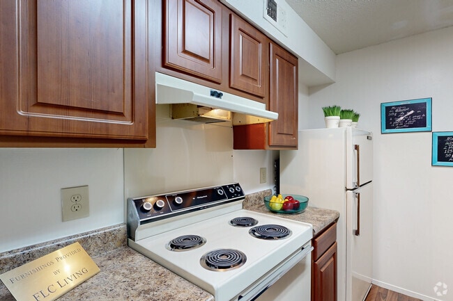 1BD 1BA 600SF
