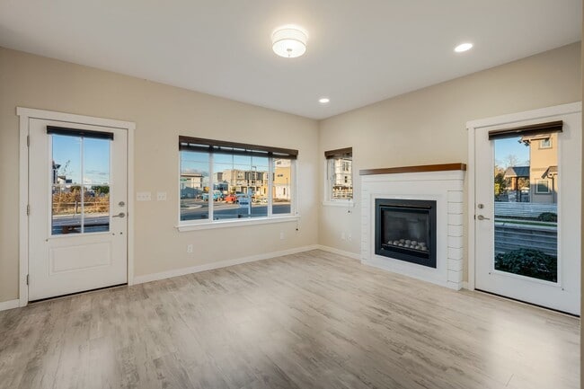 Photo - 700 Springside Ln