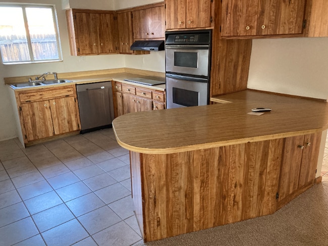 Photo - 2001 W La Osa St