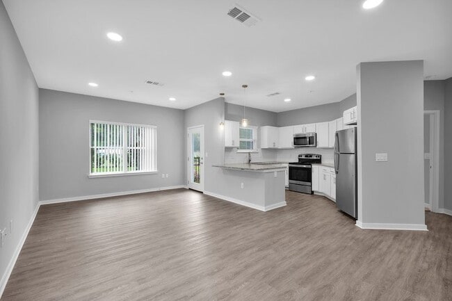 2 Bedroom end apartment - Open Concept Floorplan - Saddle Brook Landings