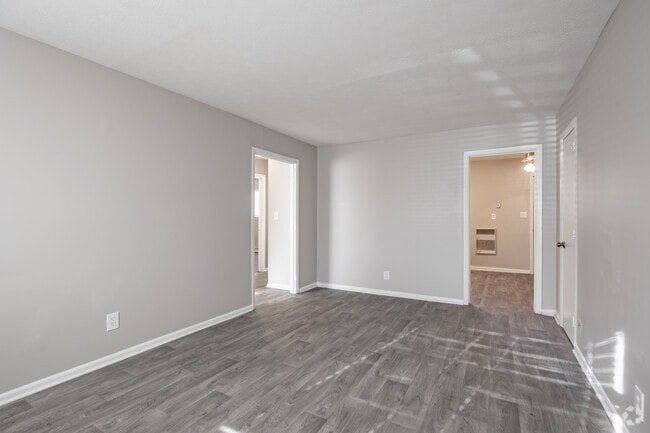 2BR, 1 BA - 943SF