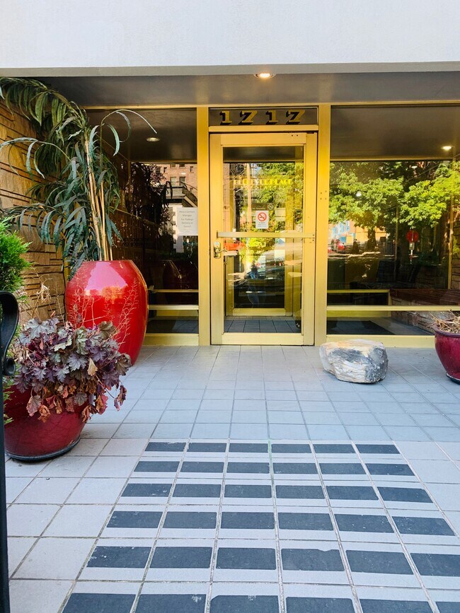 Bellevue Place Apartments