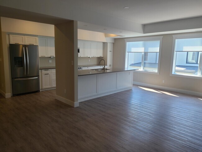 Photo - 550 Sandison St