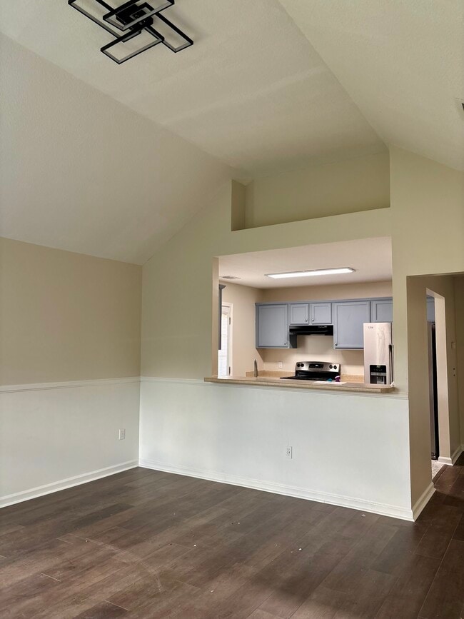 Photo - 7 Castello Ave