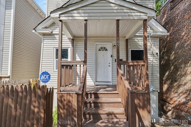 Photo - 181 Hale St