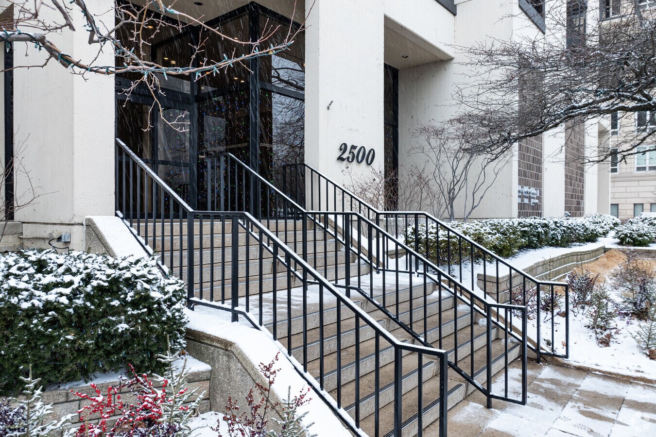 Entrance - 2500 N Lakeview Ave