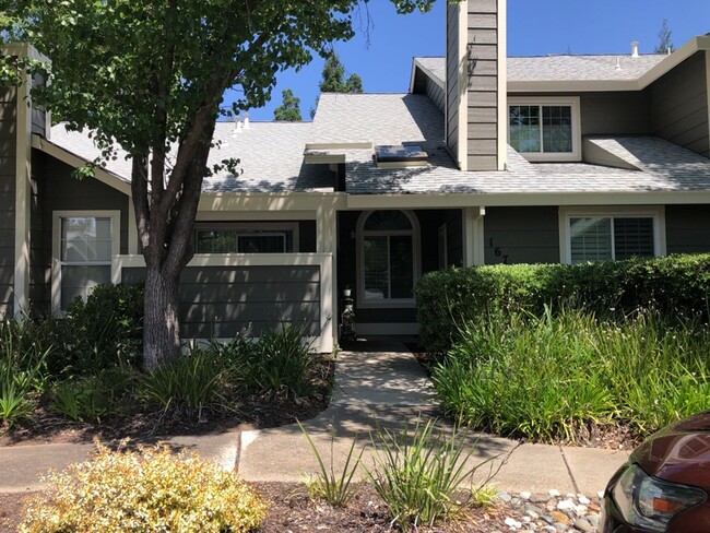 Cute 2 bedroom, 2.5 bath townhome in Folsom. - Cute 2 bedroom, 2.5 bath townhome in Folsom.