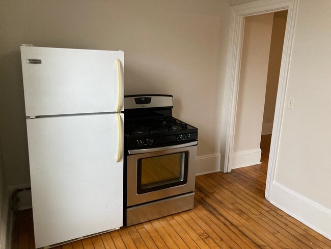 Photo - 1517 Plainfield Ave NE Unit 9
