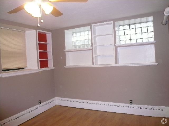 Building Photo - 1064 Beacon St Unit D Rental