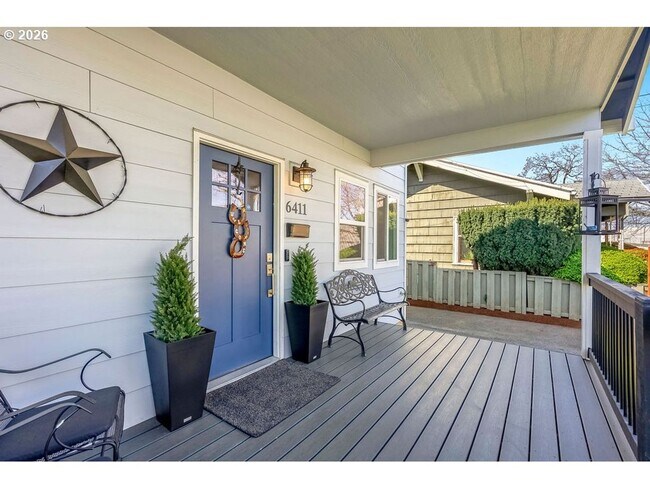 Photo - Bright Open-Concept Home with Vaulted Ceilings, Private Primary Suite & Stylish Modern Finishes