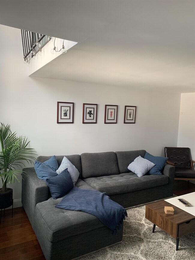 Photo - 14 Locust St Unidad 3D Rental