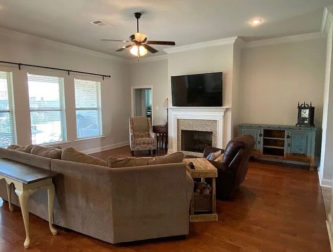 Photo - Cypress Bend- 4 bedroom!