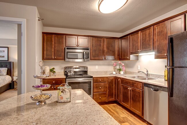 Fairways Kitchen with Stainless Steel Appliances - The Fairways at Edinburgh Apartments