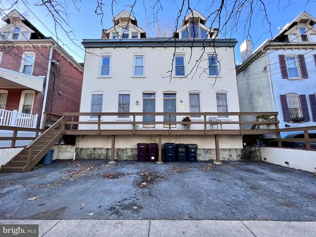 Building Photo - 819 N Jackson St Unit 2 Rental