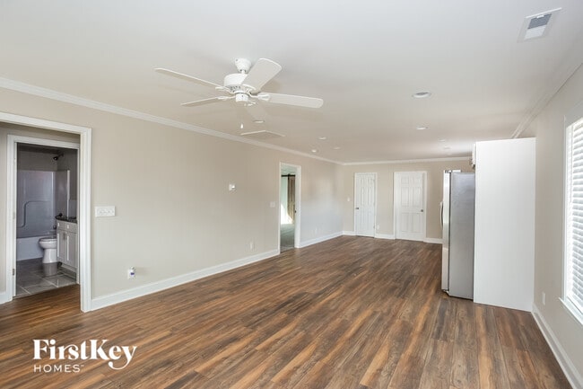 Photo - 621 E Mills Dr