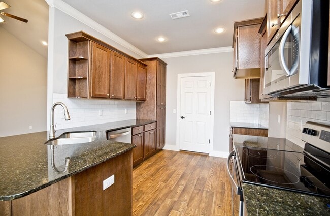 Photo - 201 Alder St