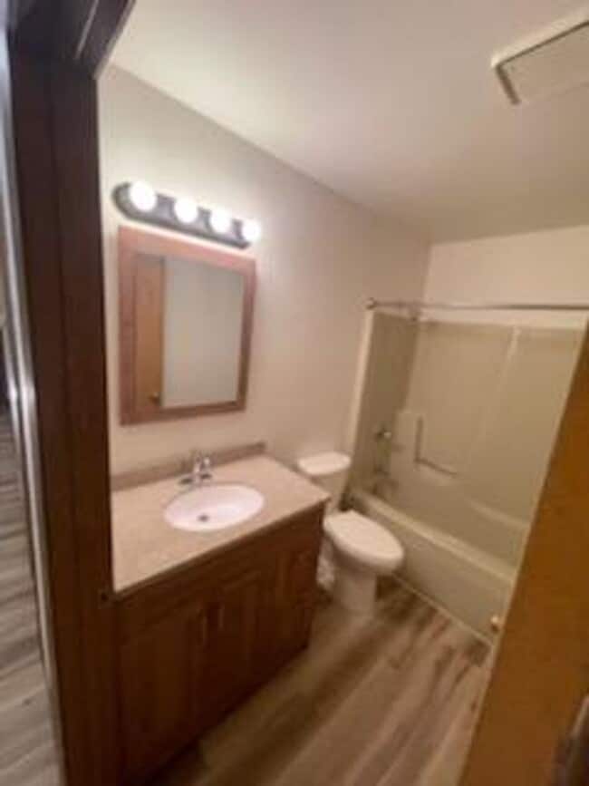 Photo - Golden Sands Apartments