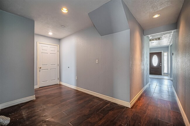 Building Photo - 710 E Sycamore St Rental