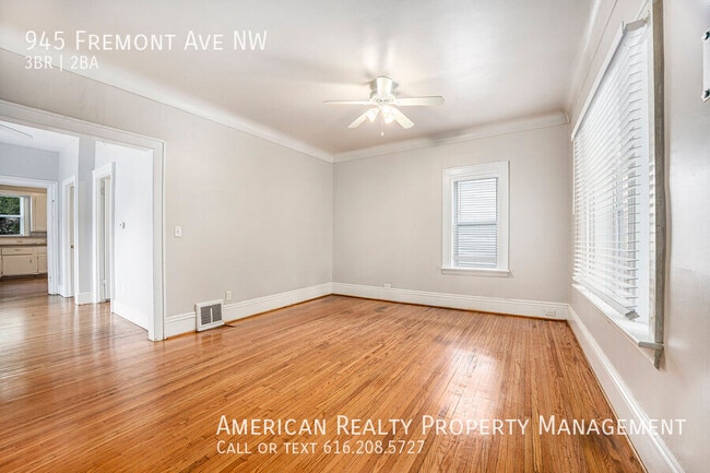 Photo - 945 Fremont Ave NW