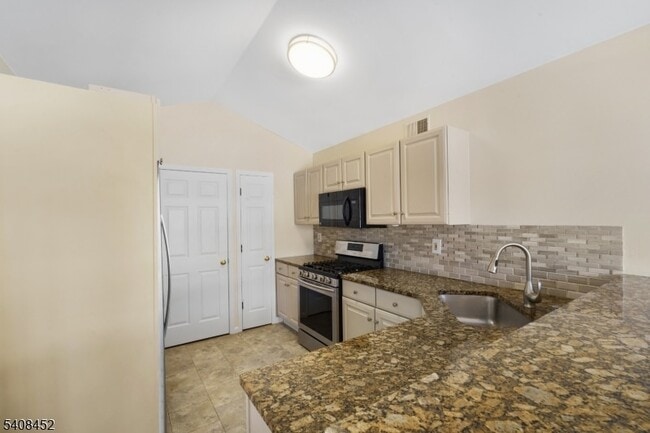 Photo - 12 Woodmont Dr