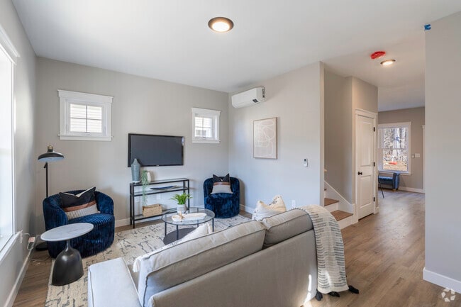 28 Cottage Lane : 2BR 1.5BA, Living Area - MCO Lancaster Cottages