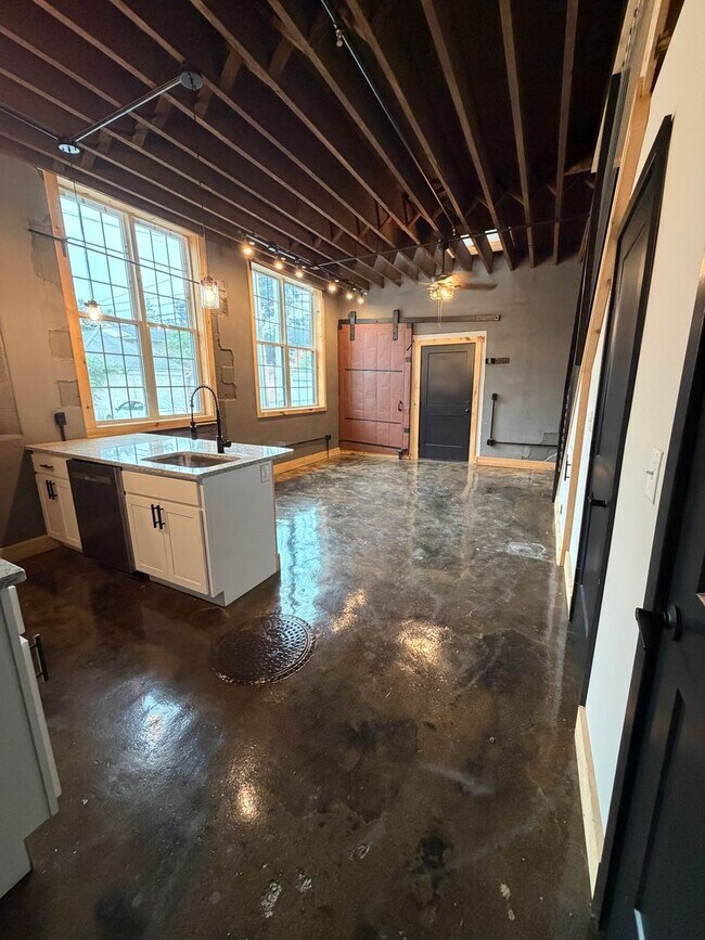 Photo - 1 Bed w/ 1.5 bath LOFT apartment with 2 car GARAGE - Hanover, PA Unit Apt 101