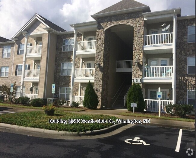 Building Photo - Great Location on CBR! 1 Bedroom, 1 Bath W... Rental