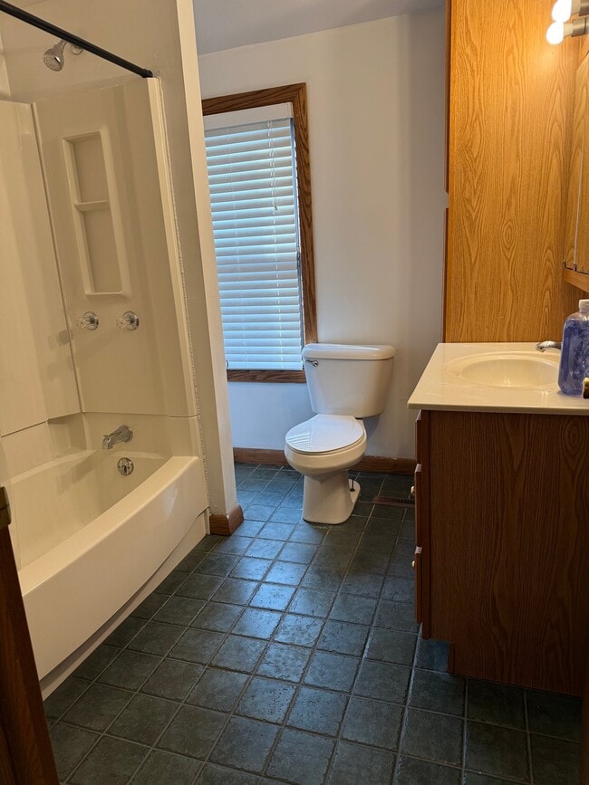 Photo - 4630 Mahoning Ave NW