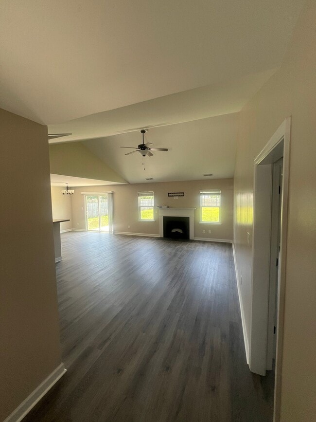 Photo - 208 Breakwater Dr