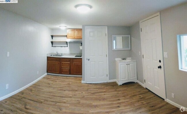 Building Photo - 652 3rd St Unit Studio Rental