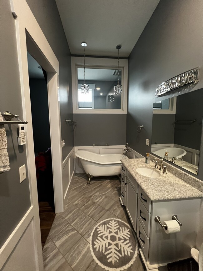 Photo - 12680 Back Creek Valley Rd Unit Luxury Apartment