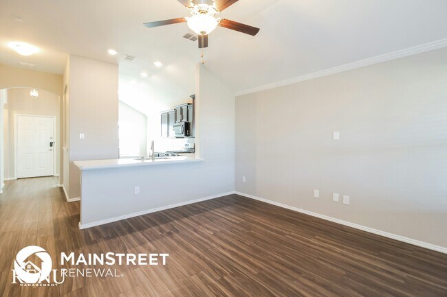 Photo - 416 Pollyann Trl