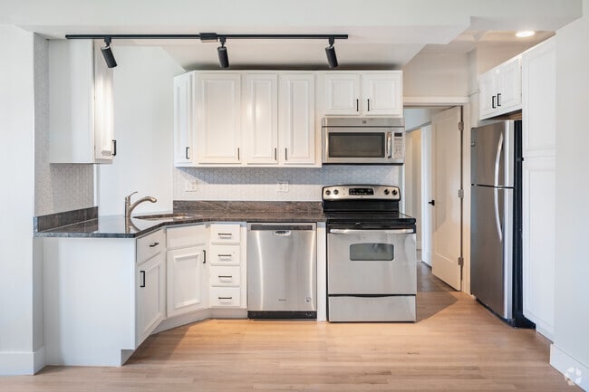 1BR, 1BA - 714SF - Kitchen