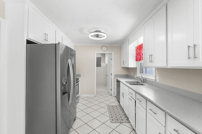 Photo - 616 Pinewood Dr