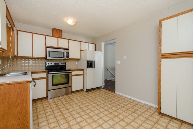 Photo - 8596 Ashwell Rd