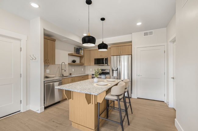 Building Photo - Lincoln Crossing Apartments Unit 1305