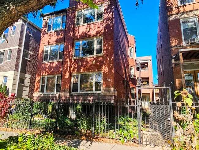 Building Photo - 1234 W Argyle St Unit 2M